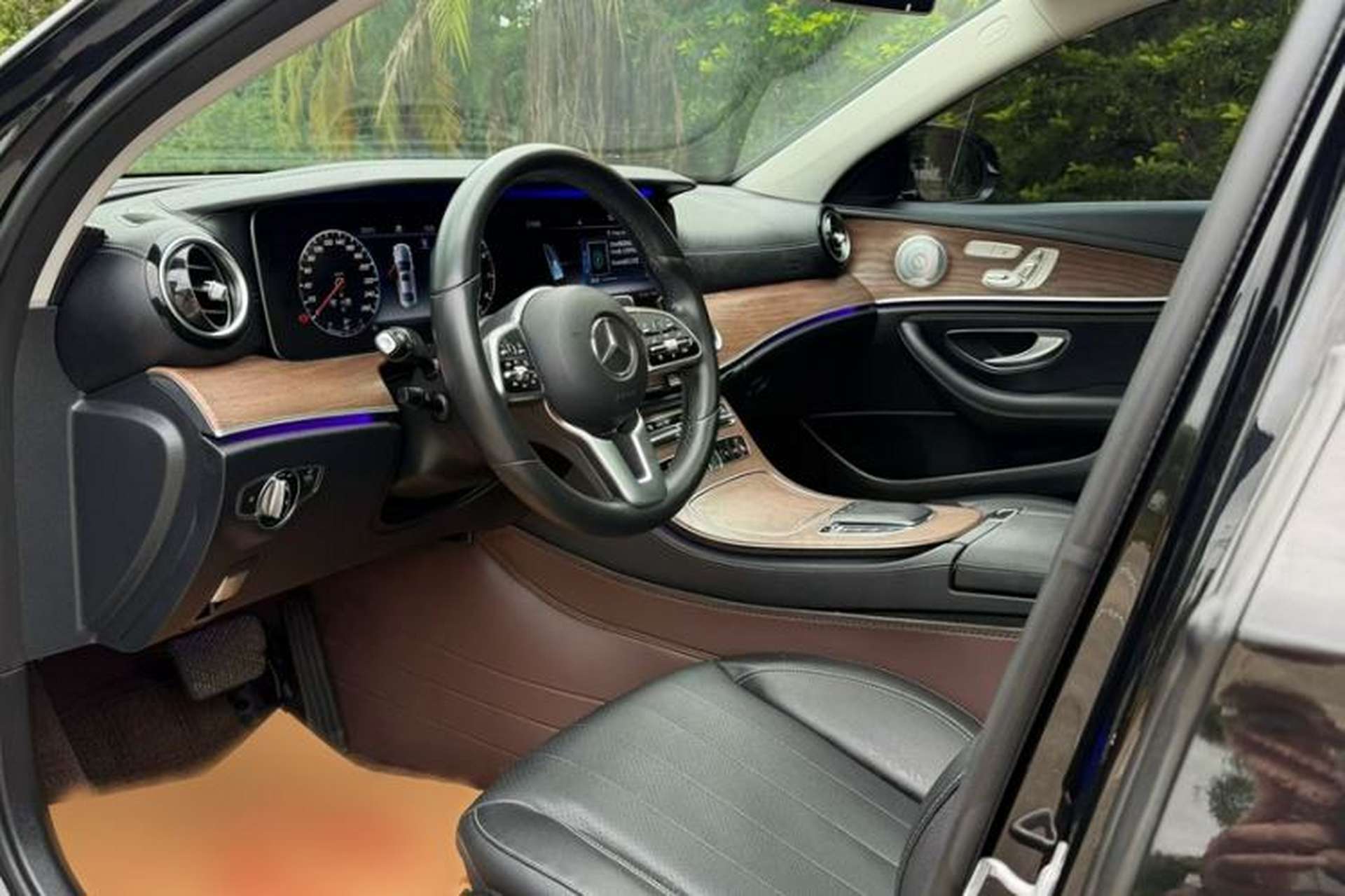 Used Mercedes-Benz E-Class 2020 E 300 L Luxury Model Interior 2