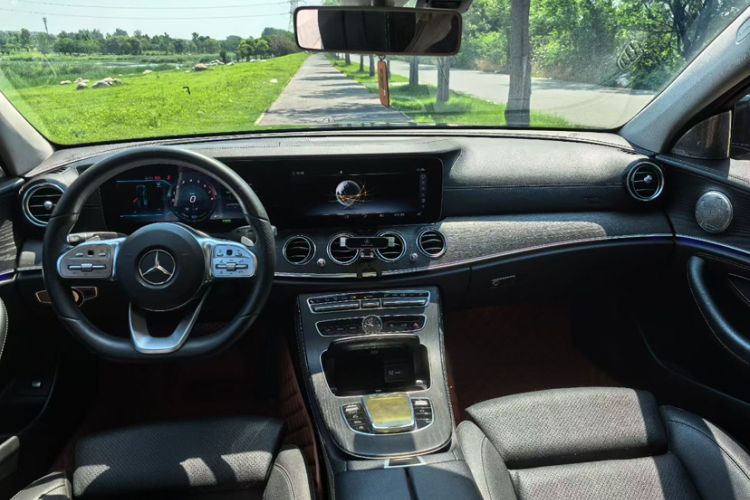 Used Mercedes-Benz E-Class 2020 Facelift E 260 L Interior 3