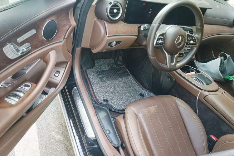 Used Mercedes-Benz E-Class 2020 Facelift E 300 L Stylish Edition Interior 3