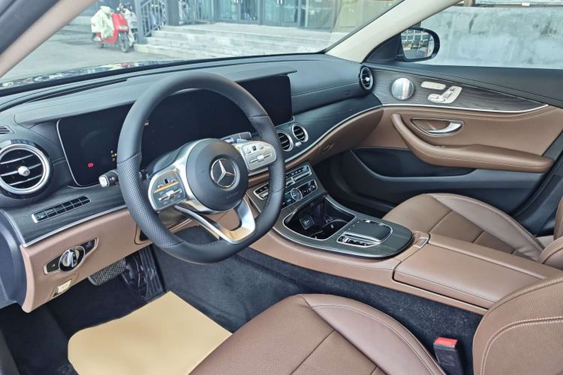Used Mercedes-Benz E-Class 2020 Restyled E 300 L Sport Exclusive Edition Interior 3