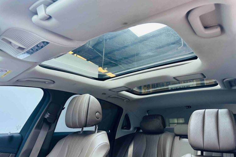 Used Mercedes-Benz E-Class 2020 E 260 L Interior 3