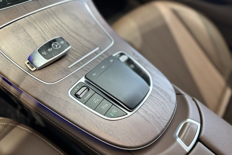 Used Mercedes-Benz E-Class 2020 Facelift E 300 L Stylish Edition Interior 3