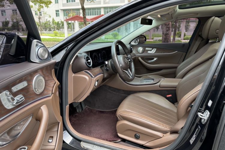 Used Mercedes-Benz E-Class 2020 Facelift E 300 L Stylish Edition Interior 3