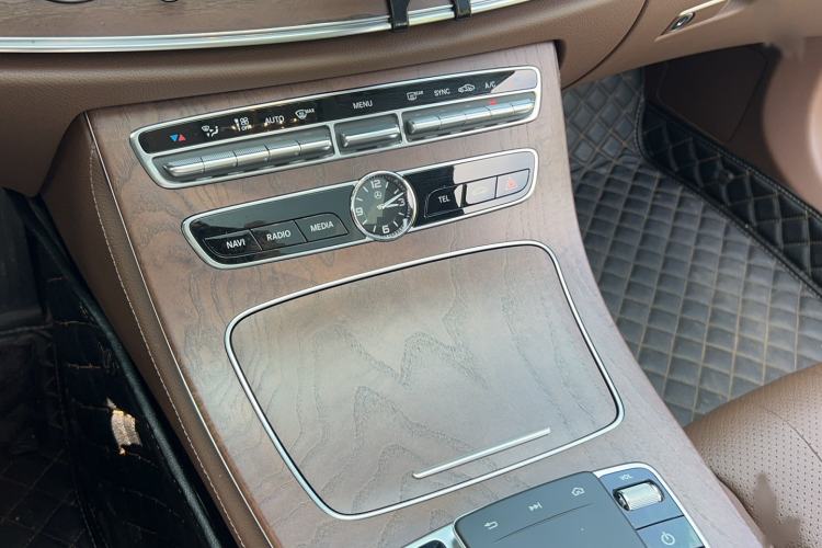 Used Mercedes-Benz E-Class 2020 E 300 L Luxury Model Interior 3