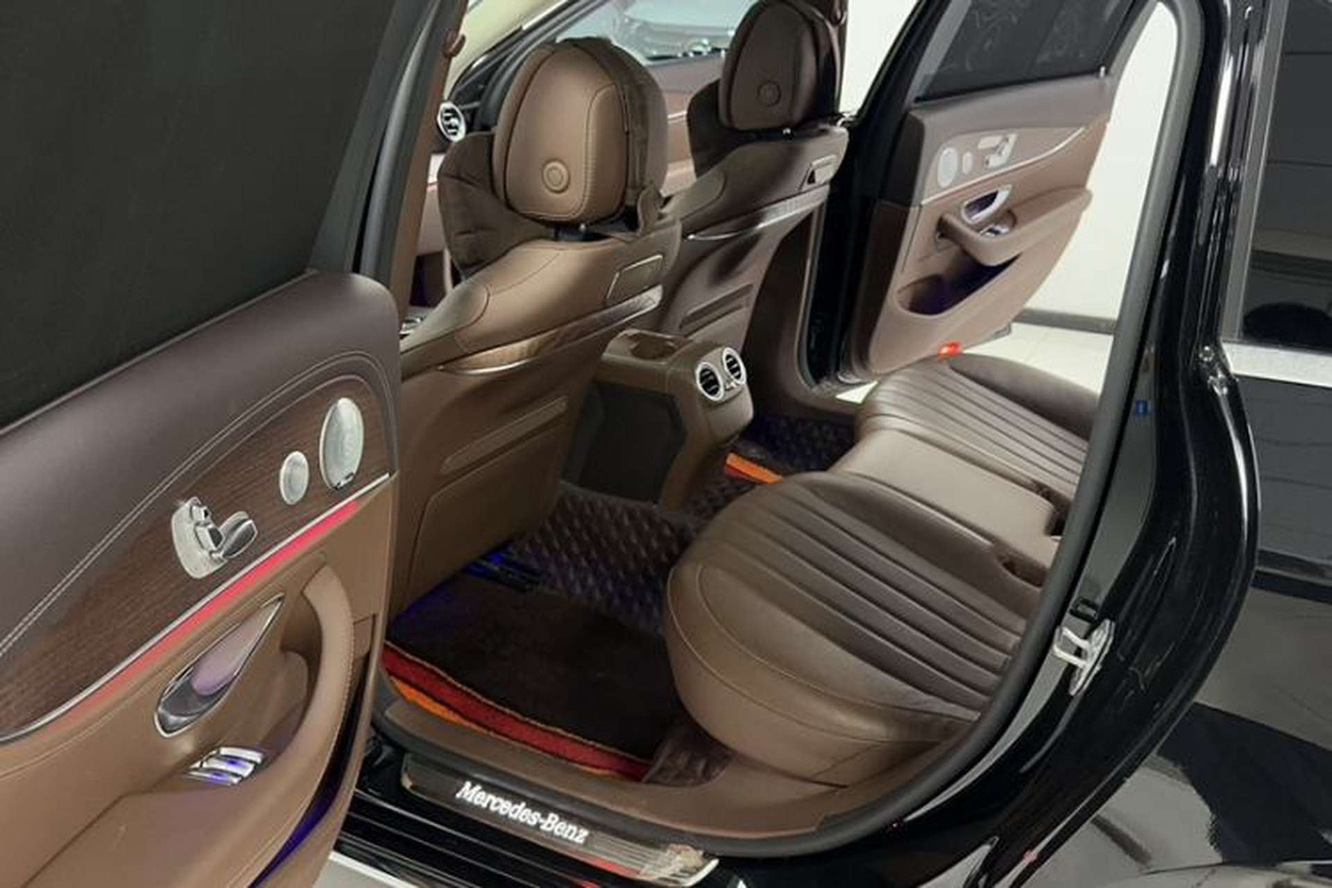 Used Mercedes-Benz E-Class 2020 Restyled E 300 L Exclusive Edition Interior 4