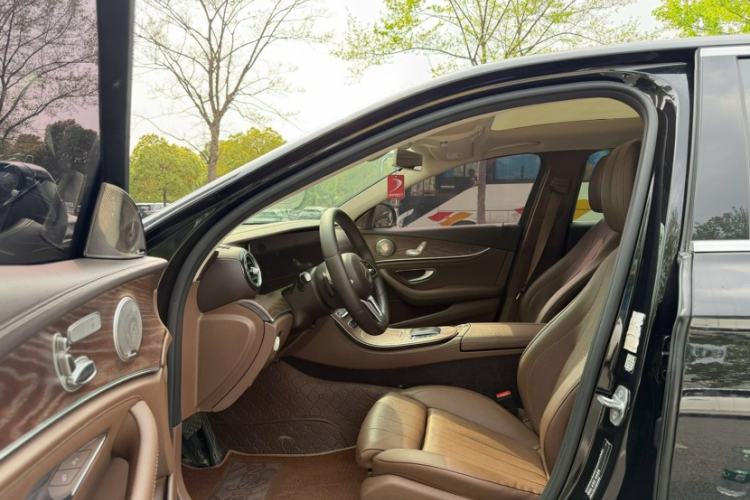 Used Mercedes-Benz E-Class 2020 E 260 L Interior 4