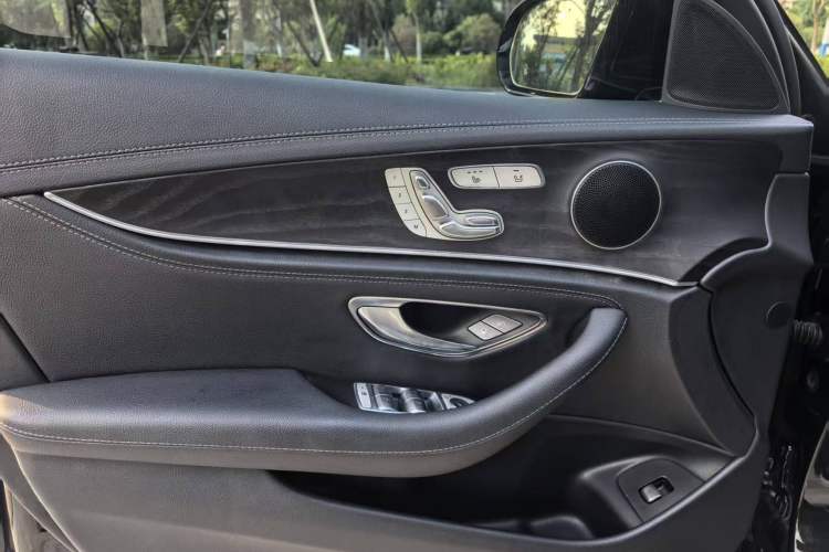 Used Mercedes-Benz E-Class 2020 Restyled E 300 L Sporty and Stylish Edition Interior 4