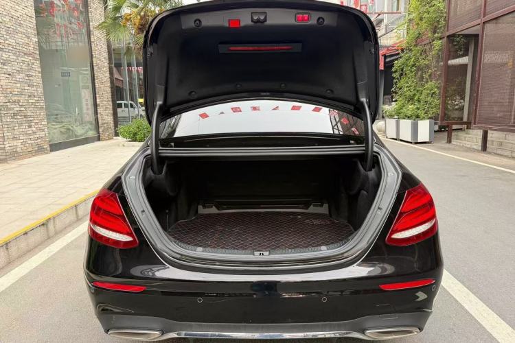 Used Mercedes-Benz E-Class 2020 Restyled E 300 L Sport Exclusive Edition Interior 4