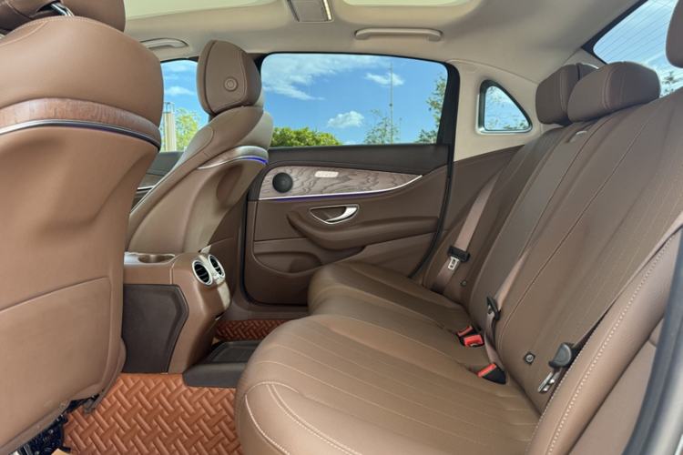 Used Mercedes-Benz E-Class 2020 Facelift E 260 L Interior 4