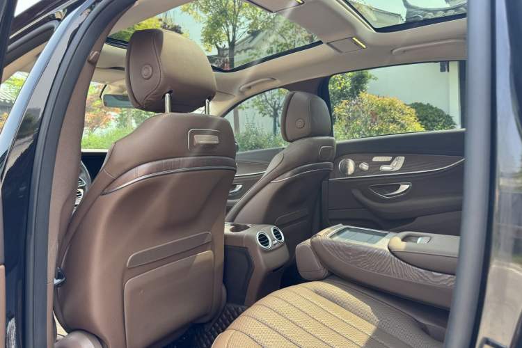 Used Mercedes-Benz E-Class 2020 Restyled E 300 L Exclusive Edition Interior 4