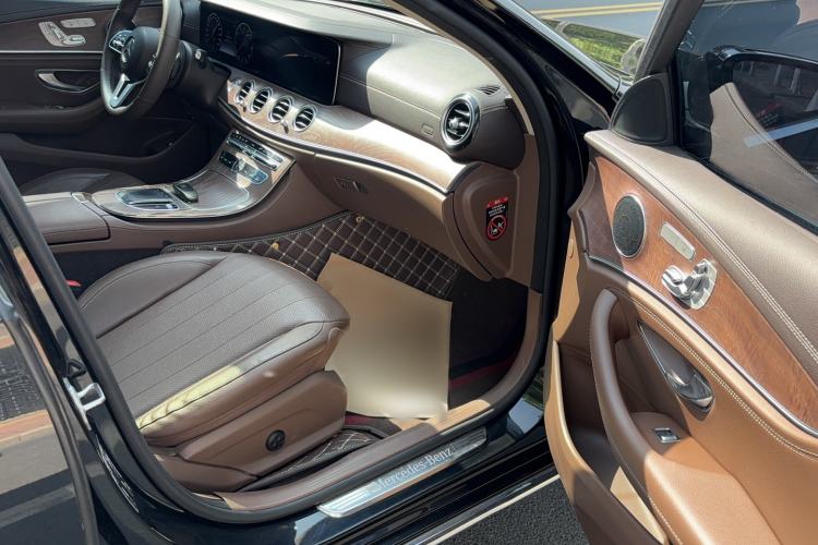 Used Mercedes-Benz E-Class 2020 Facelift E 300 L Stylish Edition Interior 4