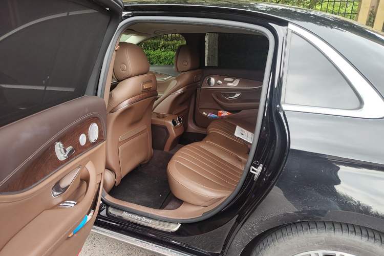 Used Mercedes-Benz E-Class 2020 Restyled E 300 L Exclusive Edition Interior 4