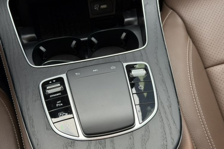 Used Mercedes-Benz E-Class 2020 Restyled E 300 L Sporty and Stylish Edition Interior 5