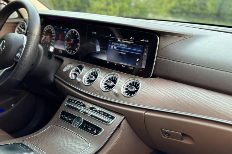 Used Mercedes-Benz E-Class 2020 Restyled E 300 L Exclusive Edition Interior 5