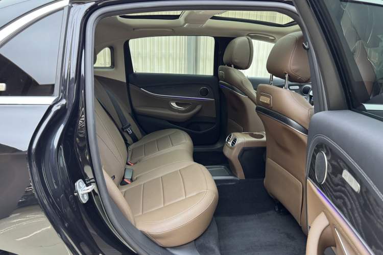 Used Mercedes-Benz E-Class 2020 E 300 L Sporty and Stylish Model Interior 5