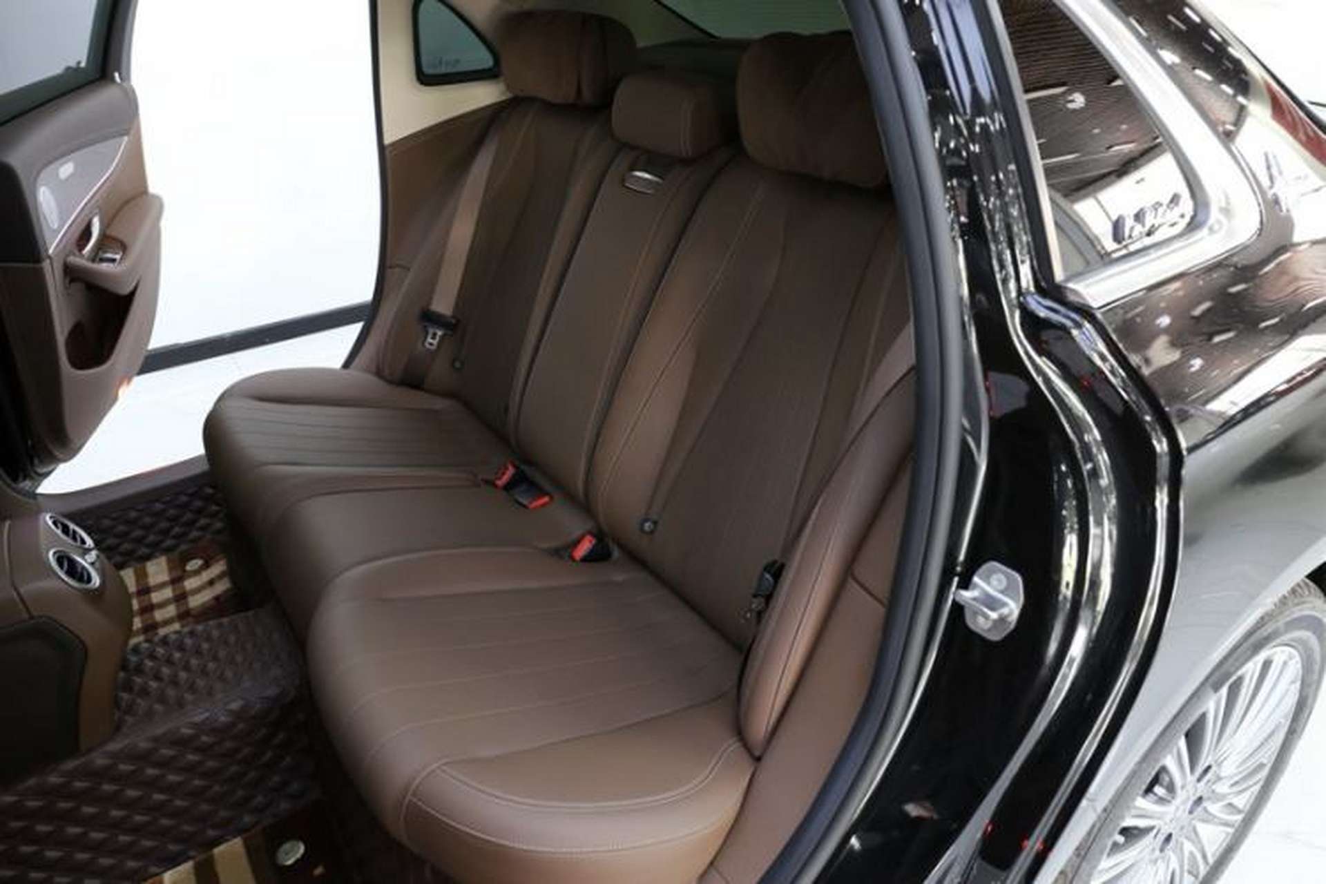 Used Mercedes-Benz E-Class 2020 Facelift E 300 L Stylish Edition Interior 7