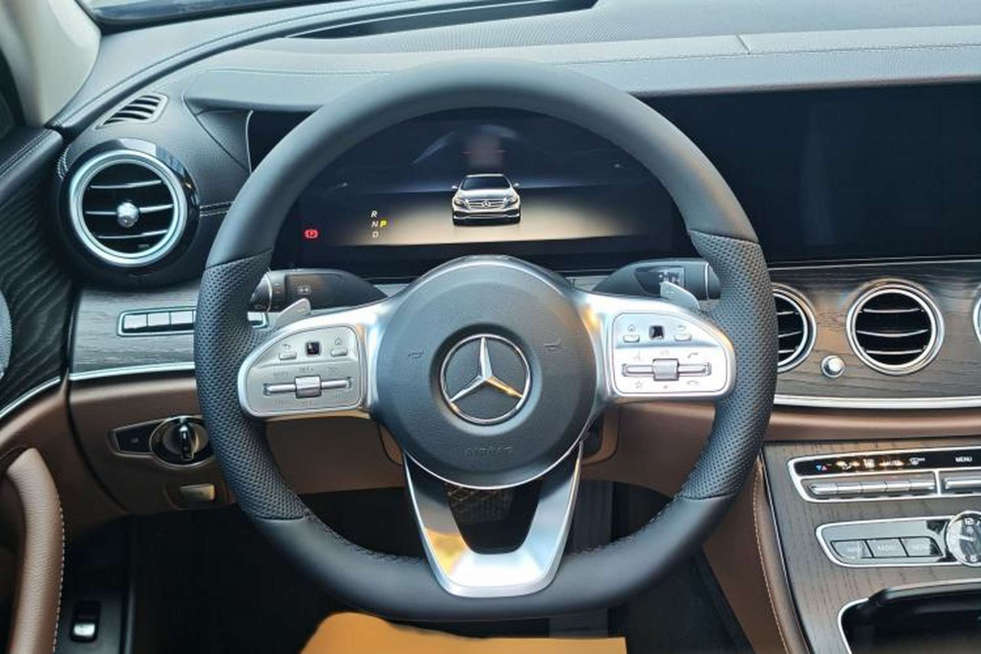 Used Mercedes-Benz E-Class 2020 Restyled E 300 L Sport Exclusive Edition Interior 7