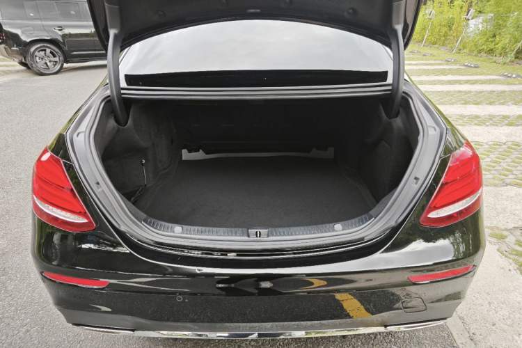 Used Mercedes-Benz E-Class 2020 Restyled E 300 L Sporty and Stylish Edition Interior 7