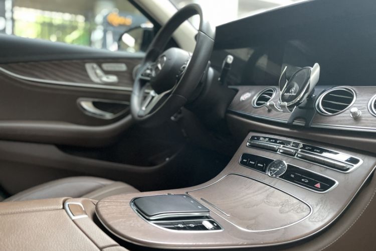 Used Mercedes-Benz E-Class 2020 Restyled E 300 L Exclusive Edition Interior 7