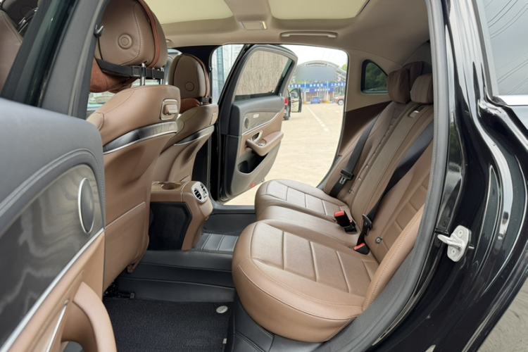 Used Mercedes-Benz E-Class 2020 Restyled E 300 L Sporty and Stylish Edition Interior 8