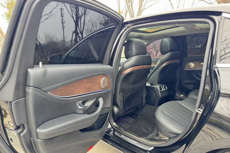 Used Mercedes-Benz E-Class 2020 E 260 L Interior 8