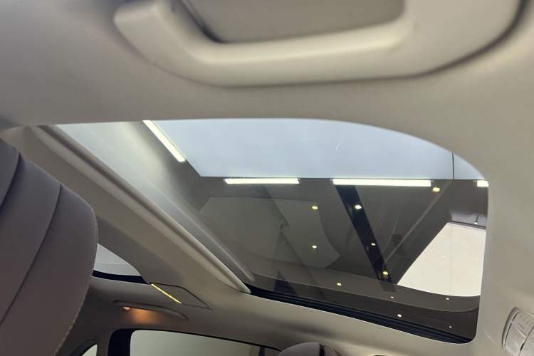 Used Mercedes-Benz E-Class 2020 Facelift E 300 L Stylish Edition Interior 8