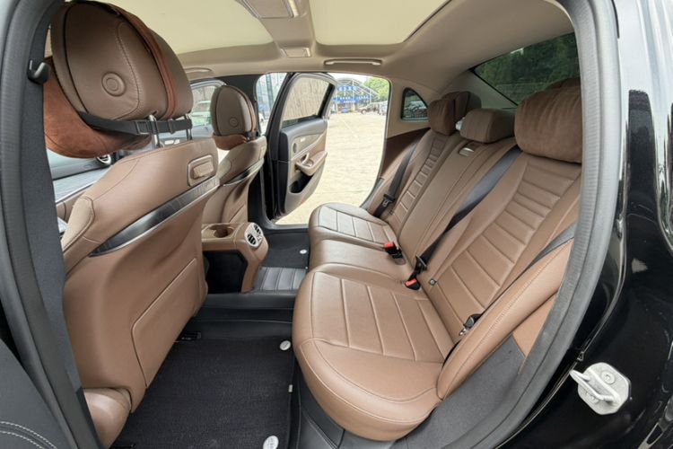 Used Mercedes-Benz E-Class 2020 Restyled E 300 L Sporty and Stylish Edition Interior 9