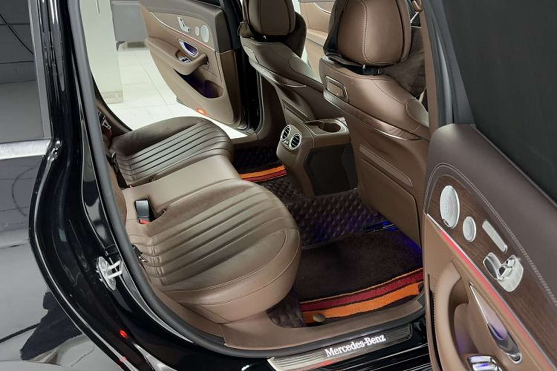 Used Mercedes-Benz E-Class 2020 Restyled E 300 L Exclusive Edition Interior 9