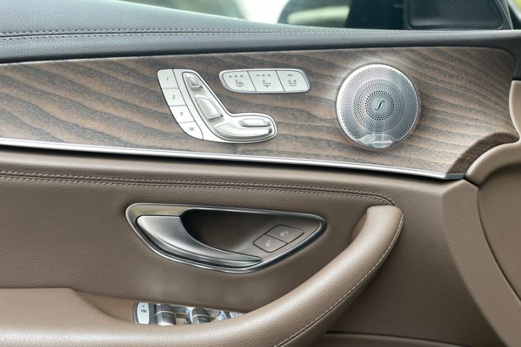 Used Mercedes-Benz E-Class 2020 Restyled E 300 L Exclusive Edition Interior 9