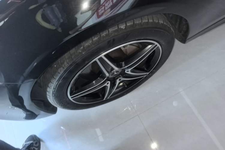 Used Mercedes-Benz E-Class 2020 Restyled E 300 L Sport Exclusive Edition Left Front Wheel Hub