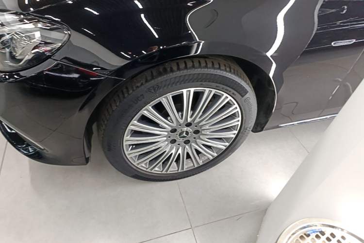 Used Mercedes-Benz E-Class 2020 Restyled E 300 L Exclusive Edition Left Front Wheel Hub