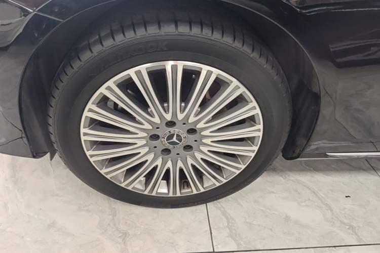 Used Mercedes-Benz E-Class 2020 Restyled E 300 L Exclusive Edition Left Front Wheel Hub