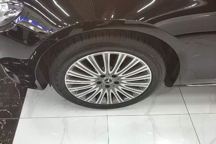 Used Mercedes-Benz E-Class 2020 Restyled E 300 L Exclusive Edition Left Front Wheel Hub