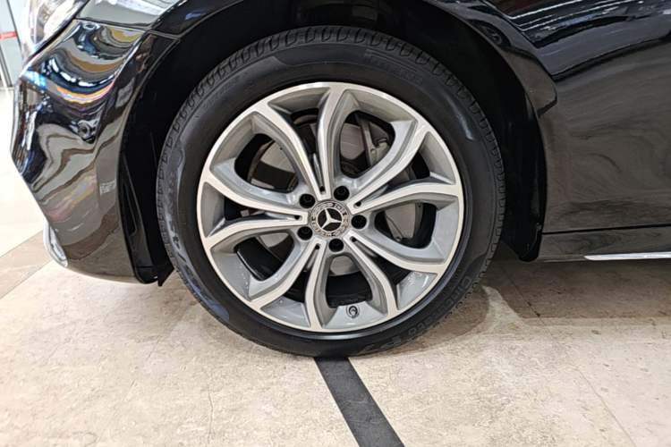 Used Mercedes-Benz E-Class 2020 Restyled E 300 L Sporty and Stylish Edition Left Front Wheel Hub
