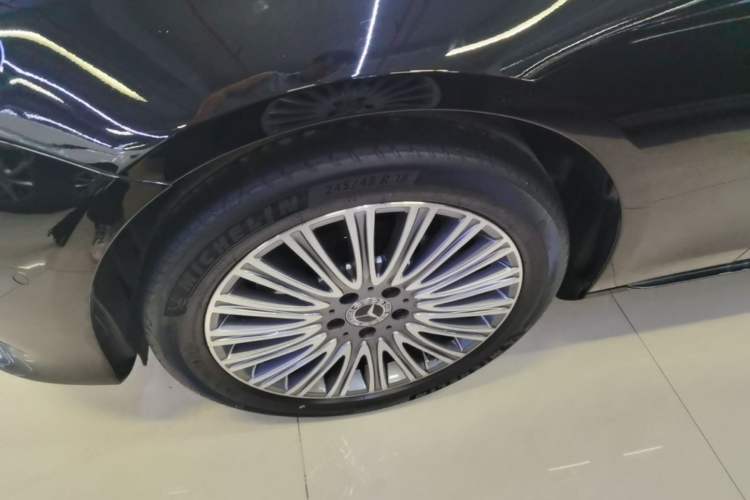 Used Mercedes-Benz E-Class 2020 Facelift E 300 L Stylish Edition Left Front Wheel Hub