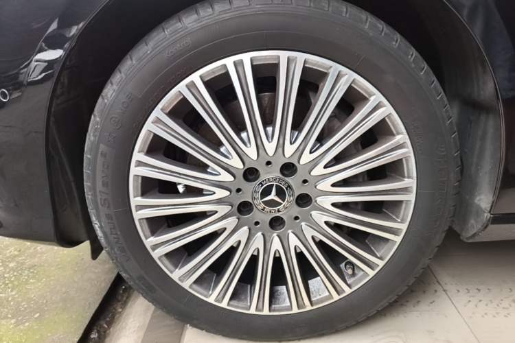 Used Mercedes-Benz E-Class 2020 Restyled E 300 L Exclusive Edition Left Front Wheel Hub