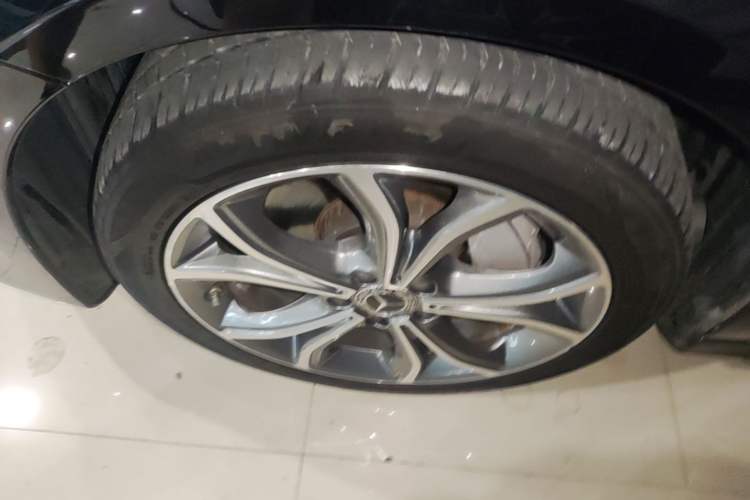 Used Mercedes-Benz E-Class 2020 Restyled E 300 L Sporty and Stylish Edition Left Front Wheel Hub