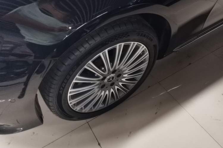 Used Mercedes-Benz E-Class 2020 Restyled E 300 L Exclusive Edition Left Front Wheel Hub