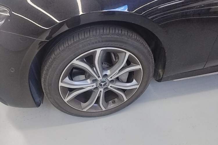 Used Mercedes-Benz E-Class 2020 Restyled E 300 L Sporty and Stylish Edition Left Front Wheel Hub