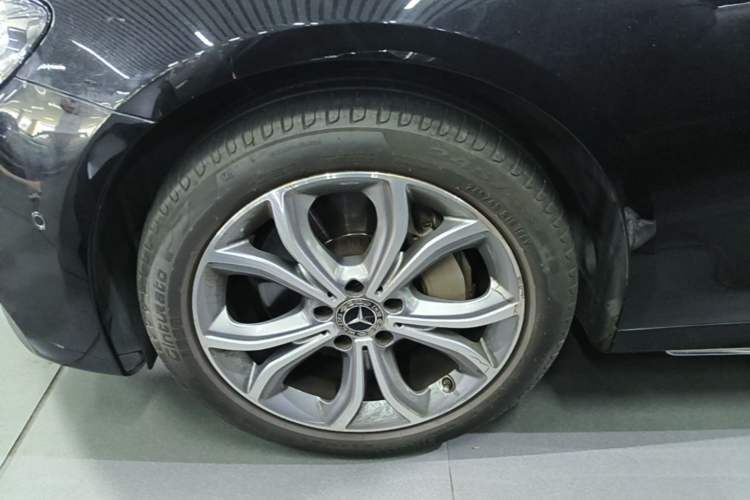 Used Mercedes-Benz E-Class 2020 Restyled E 300 L Sporty and Stylish Edition Left Front Wheel Hub