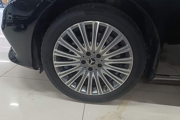 Used Mercedes-Benz E-Class 2020 Restyled E 300 L Exclusive Edition Left Front Wheel Hub