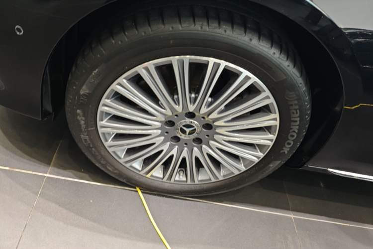 Used Mercedes-Benz E-Class 2020 Facelift E 300 L Stylish Edition Left Front Wheel Hub