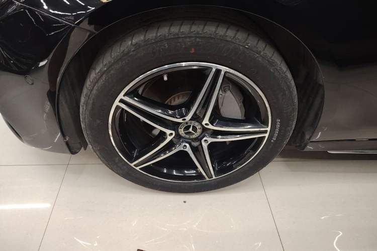 Used Mercedes-Benz E-Class 2020 Restyled E 300 L Sport Exclusive Edition Left Front Wheel Hub
