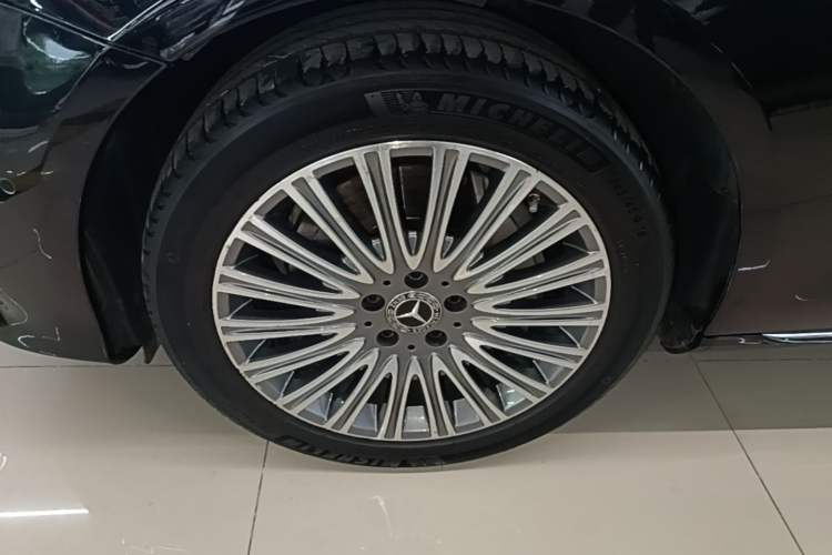 Used Mercedes-Benz E-Class 2020 Restyled E 300 L Exclusive Edition Left Front Wheel Hub