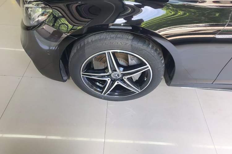 Used Mercedes-Benz E-Class 2020 Restyled E 300 L Sport Exclusive Edition Left Front Wheel Hub