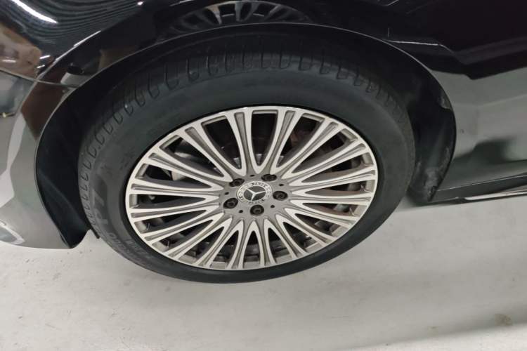 Used Mercedes-Benz E-Class 2020 Restyled E 300 L Sporty and Stylish Edition Left Front Wheel Hub