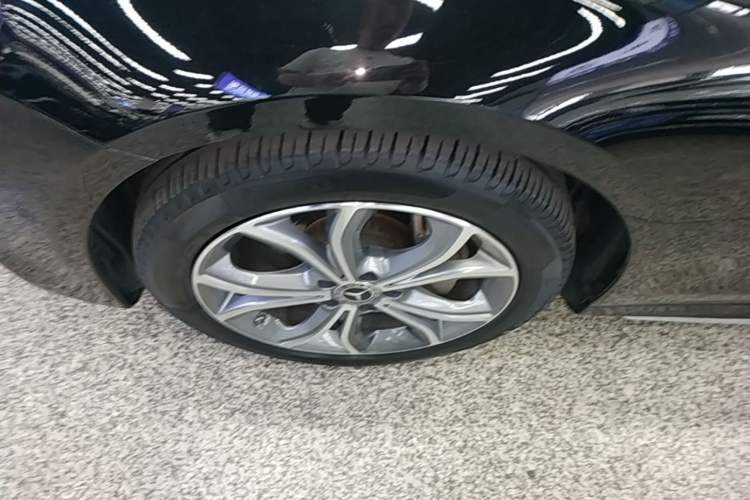Used Mercedes-Benz E-Class 2020 Restyled E 300 L Sporty and Stylish Edition Left Front Wheel Hub