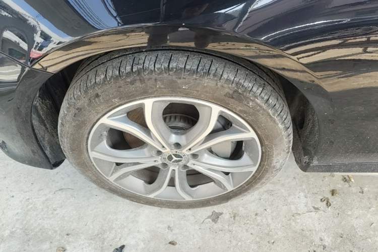 Used Mercedes-Benz E-Class 2020 E 300 L Sporty and Stylish Model Left Front Wheel Hub