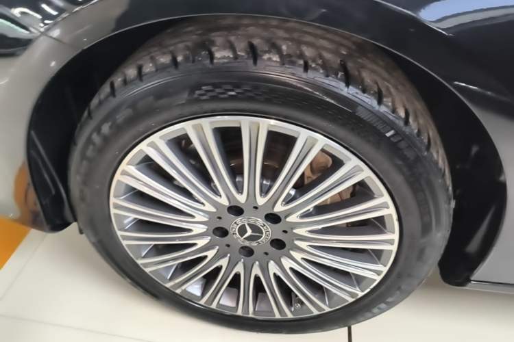 Used Mercedes-Benz E-Class 2020 E 300 L Stylish Model Left Front Wheel Hub