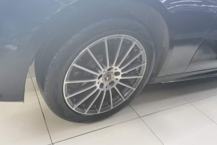 Used Mercedes-Benz E-Class 2020 E 260 L Sport 4MATIC Left Front Wheel Hub